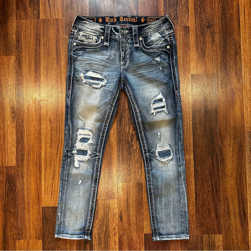 NWOT Rock Revival distressed Skinny Crop Jeans